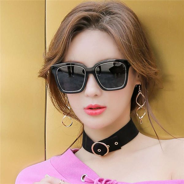 women's new polarized anti ultraviolet sunglasses sunglasses korean couple round face small face men's driving glasses, White;black
women's new polarized anti ultraviolet sunglasses sunglasses korean couple round face small face men's driving glasses, White;black