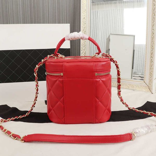 french charei 2021 new type bucket rhombic leather female handbag with pearl inlaid on shoulder strap, original high quality
french charei 2021 new type bucket rhombic leather female handbag with pearl inlaid on shoulder strap, original high quality