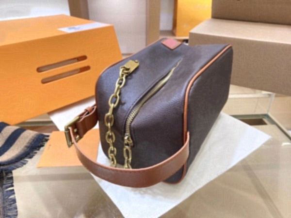 2020 new designer cosmetic bag women cosmetic bags famous makeup bag travel pouch make up bag ladies purses totes 23cm
2020 new designer cosmetic bag women cosmetic bags famous makeup bag travel pouch make up bag ladies purses totes 23cm