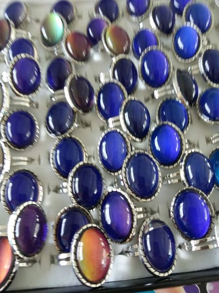 changing egg-shaped crystal oval color mood ring, Silver 
changing egg-shaped crystal oval color mood ring, Silver