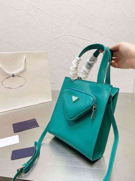 boxed nylon material three-color mini autumn and winter triangle shoulder bag size 20*23cm
boxed nylon material three-color mini autumn and winter triangle shoulder bag size 20*23cm