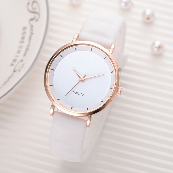 simple fashion women colorful jelly silicone watch ladies casual quartz wristwatch female clock relogio feminino gift for girl, Slivery;brown
simple fashion women colorful jelly silicone watch ladies casual quartz wristwatch female clock relogio feminino gift for girl, Slivery;brown