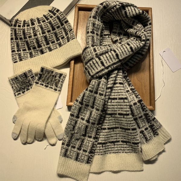 2020 new fashion original design men and women pure cashmere suit hat three-piece 100% cashmere warmth and ing, Yellow
2020 new fashion original design men and women pure cashmere suit hat three-piece 100% cashmere warmth and ing, Yellow