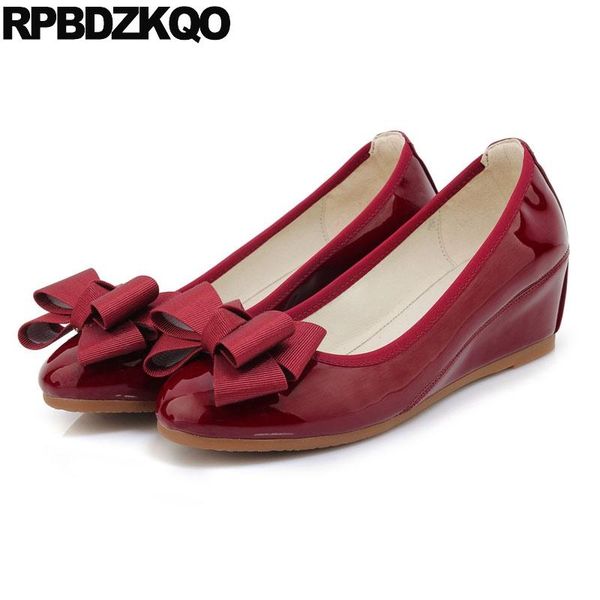 2020 круглого носок бордовых мод дамы роскошных женщин обуви лук средних каблуки скольжение на насосы случайной патентной клин кожи размера, Black 
2020 круглого носок бордовых мод дамы роскошных женщин обуви лук средних каблуки скольжение на насосы случайной патентной клин кожи размера, Black