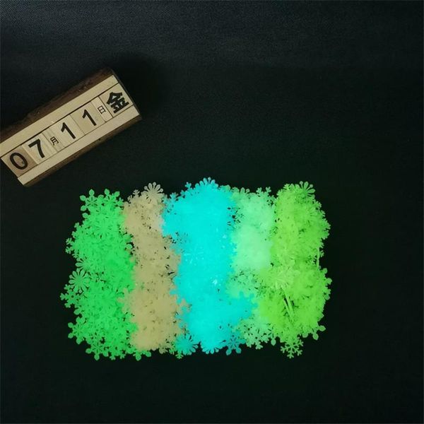 50pcs/set colorful luminous home snowflake wall sticker glow in the dark decal for kids baby rooms christmas stickers home decor
50pcs/set colorful luminous home snowflake wall sticker glow in the dark decal for kids baby rooms christmas stickers home decor