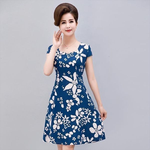 2020 l 5xl women designer clothes dress silk short sleeve sundress square collar casual plus size floral print dresses vestidos de festa, Black;gray
2020 l 5xl women designer clothes dress silk short sleeve sundress square collar casual plus size floral print dresses vestidos de festa, Black;gray
