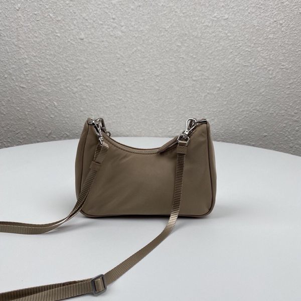 mini multi pochette pra nylon re edition 2005 shoulder crossbody bag hand chain nylon bag bolsos de diseño handbag borsetta
mini multi pochette pra nylon re edition 2005 shoulder crossbody bag hand chain nylon bag bolsos de diseño handbag borsetta