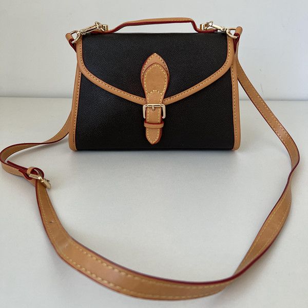fashion shoulder bags women's designer messenger bags leather branding letters classic handbags luxury vintage old flower bags
fashion shoulder bags women's designer messenger bags leather branding letters classic handbags luxury vintage old flower bags