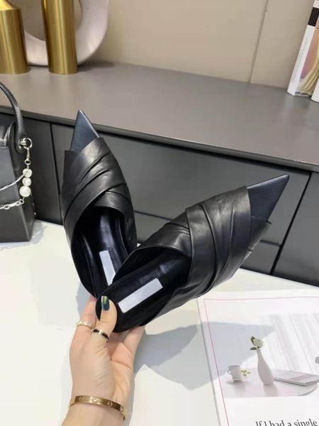 ladies classic black white slippers leather women flat heel sandals luxury designer pointed flip-flops 34 35-40 41
ladies classic black white slippers leather women flat heel sandals luxury designer pointed flip-flops 34 35-40 41