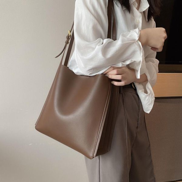 fashion tote bag large capacity bag 2020 new trendy messenger women's shoulder computer cowhide female
fashion tote bag large capacity bag 2020 new trendy messenger women's shoulder computer cowhide female