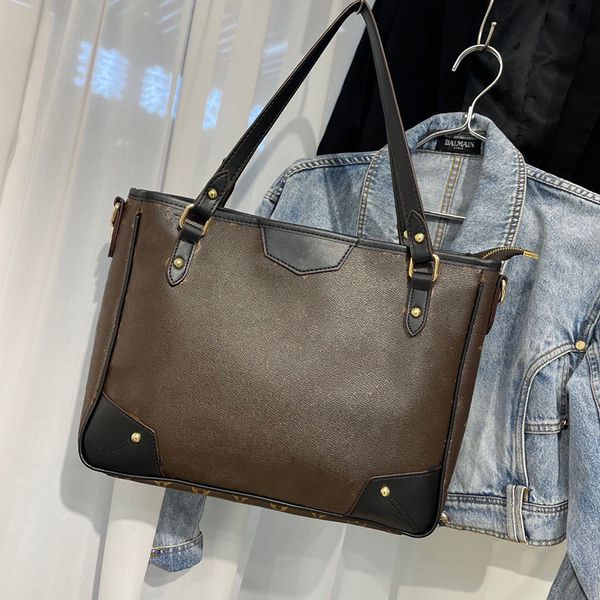 shoulder bag luxury designer female elegant fashion gold tote multi-functional portable home travel mountaineering pu leather pie premium br
shoulder bag luxury designer female elegant fashion gold tote multi-functional portable home travel mountaineering pu leather pie premium br