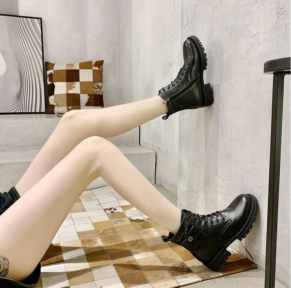 2021 autumn and winter boots british style first layer cowhide female side zipper leather round toe short, Black
2021 autumn and winter boots british style first layer cowhide female side zipper leather round toe short, Black