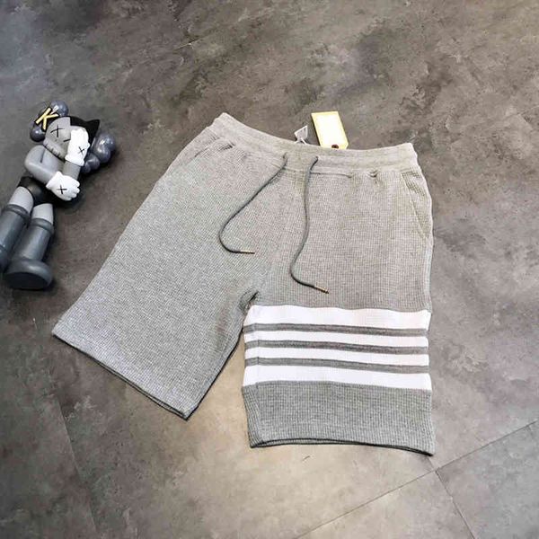 2022 factory wholesale new waffle casual sports shorts women's summer loose fashion splicing large size lovers capris a1, White;black
2022 factory wholesale new waffle casual sports shorts women's summer loose fashion splicing large size lovers capris a1, White;black