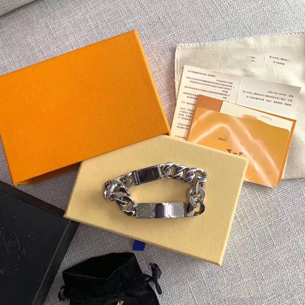 design mans bracelet high qualtiy alloy buckle bracelet for man and woman for gift with box, Black
design mans bracelet high qualtiy alloy buckle bracelet for man and woman for gift with box, Black