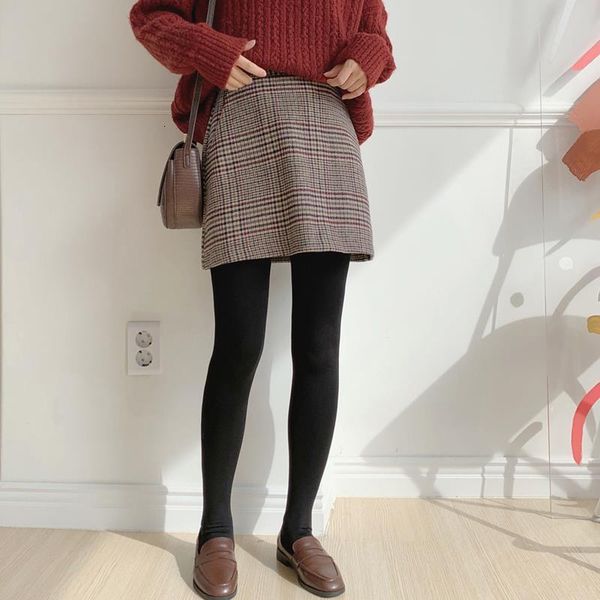 new plaid mini wool women skirt vintage spring summer straight skirt short office lady high waist girls skirts femininas mujer, Black 
new plaid mini wool women skirt vintage spring summer straight skirt short office lady high waist girls skirts femininas mujer, Black