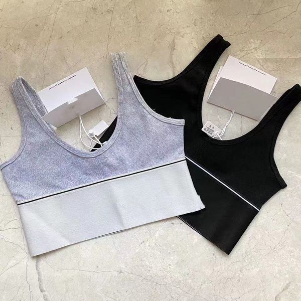 hyuna with the latest spring/summer 2021 alphabet sport knit halter worn outside the navel by hyuna, with inner of po, Gray
hyuna with the latest spring/summer 2021 alphabet sport knit halter worn outside the navel by hyuna, with inner of po, Gray