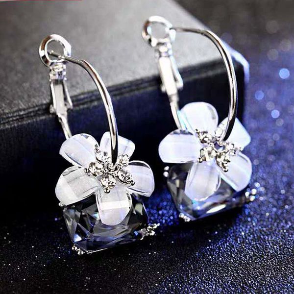 925 silver needle crystal flowers rhinestone ear buckle earrings korean elegant internet influencer cold style fresh all-match earrings, Golden
925 silver needle crystal flowers rhinestone ear buckle earrings korean elegant internet influencer cold style fresh all-match earrings, Golden