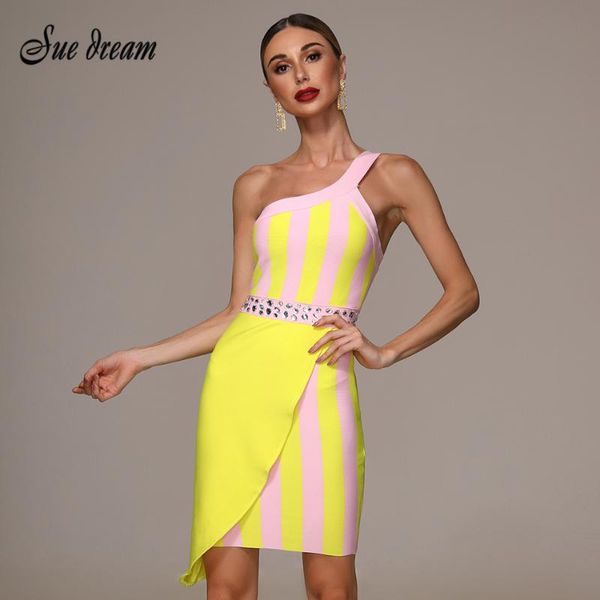 2020 autumn new one-shoulder irregular beaded bandage dress strapless party christmas dress wholesale, Black;gray
2020 autumn new one-shoulder irregular beaded bandage dress strapless party christmas dress wholesale, Black;gray