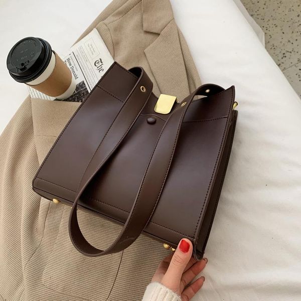 cross body large capacity women 2021shoulder bags pu leather width belts handle bag casual brand retro messenger
cross body large capacity women 2021shoulder bags pu leather width belts handle bag casual brand retro messenger