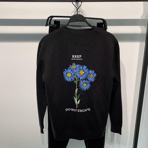 men's sweaters 2021 men luxury winter gentleman daisy embroidery do not escape knit casual cardigans asian plug size high #n416, White;black
men's sweaters 2021 men luxury winter gentleman daisy embroidery do not escape knit casual cardigans asian plug size high #n416, White;black