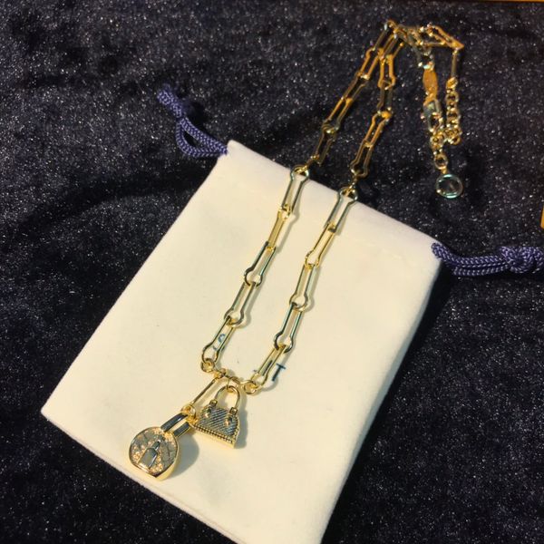 2021 designer necklace classic letter brand bag pendant necklace bracelet wholesale price with box, Golden;silver
2021 designer necklace classic letter brand bag pendant necklace bracelet wholesale price with box, Golden;silver