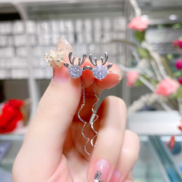 s925 sterling silver earline women's japan and south korea fashion antler wave earrings
s925 sterling silver earline women's japan and south korea fashion antler wave earrings