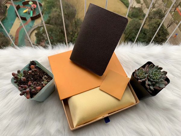 2021luxury designer brand women wallets leather passport cover brand credt card holder men business passport holder wallet, Red;black
2021luxury designer brand women wallets leather passport cover brand credt card holder men business passport holder wallet, Red;black