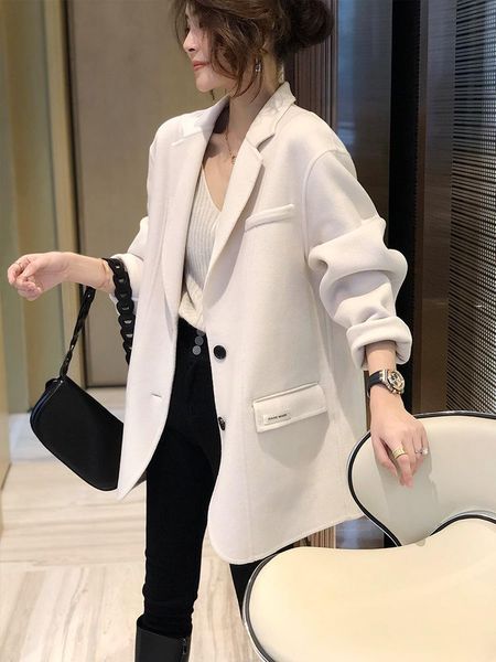 coat woollen coat woolen female white temperament suit collar middle length loose korean version autumn and winter, Black
coat woollen coat woolen female white temperament suit collar middle length loose korean version autumn and winter, Black