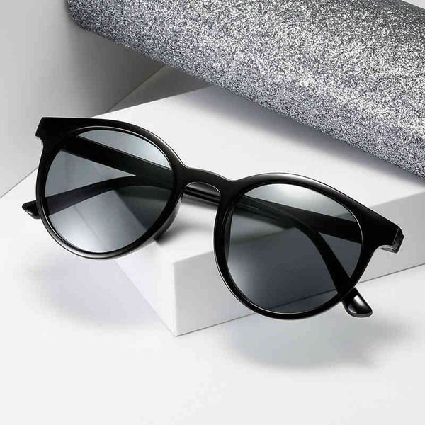 sun-shade men's and women's sunglasses trendy retro frame uv protection all-match glasses, White;black
sun-shade men's and women's sunglasses trendy retro frame uv protection all-match glasses, White;black