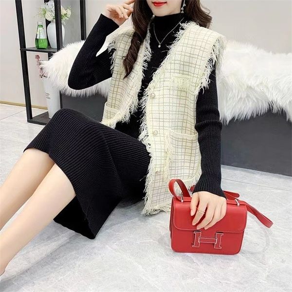 autumn new arrival elegant gold wire plaid tassels vest women v-neck sleeveless modis outerwear 201102, Black;white
autumn new arrival elegant gold wire plaid tassels vest women v-neck sleeveless modis outerwear 201102, Black;white