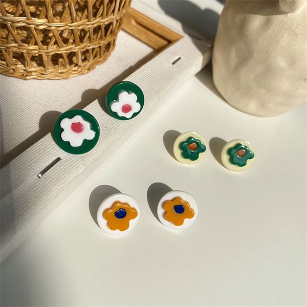 cartoon retro floral flower acrylic round earrings cute sweet daisy mini earrings for women students simple jewelry, Golden;silver
cartoon retro floral flower acrylic round earrings cute sweet daisy mini earrings for women students simple jewelry, Golden;silver