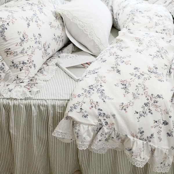 new garden pastoral bedding set european embroidery ruffle lace duvet cover elegant bed skirt bedspread princess bed clothes1
new garden pastoral bedding set european embroidery ruffle lace duvet cover elegant bed skirt bedspread princess bed clothes1
