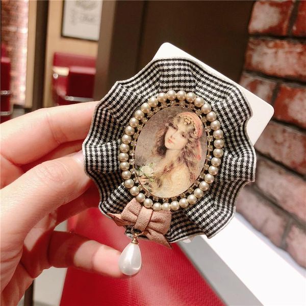 chains 1pcs 2021 women elegant lace ribbon bow queen cameo pearl vintage brooch for birthday christmas lady gifts, Silver
chains 1pcs 2021 women elegant lace ribbon bow queen cameo pearl vintage brooch for birthday christmas lady gifts, Silver