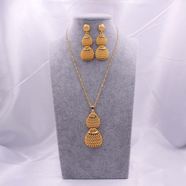 Hollow Filigree 18K gold color wedding jewelry sets for women African/indian bridal party gifts necklace pendant earrings jewelery jewellery, Silver
Hollow Filigree 18K gold color wedding jewelry sets for women African/indian bridal party gifts necklace pendant earrings jewelery jewellery, Silver