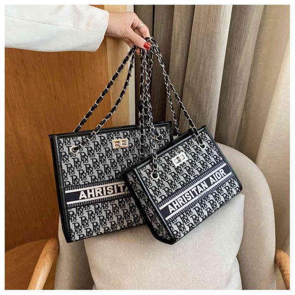 2022 factory wholesale new model bag women's bag simple style one shoulder high-capacity, Black;red
2022 factory wholesale new model bag women's bag simple style one shoulder high-capacity, Black;red