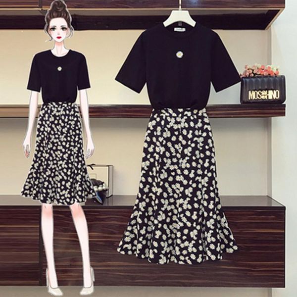 plus size summer new two piece sets women floral embroidery cotton t-shirt+high waist pleated print long mermaid skirt set, White
plus size summer new two piece sets women floral embroidery cotton t-shirt+high waist pleated print long mermaid skirt set, White