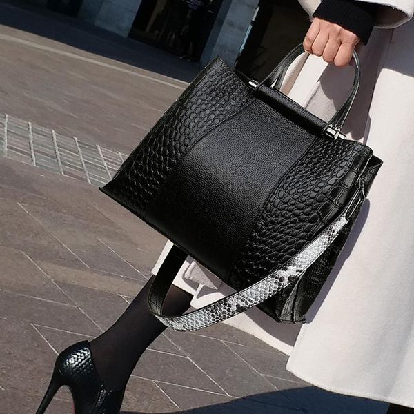 новый стиль женщин сумка tote сумки через плечо crossbody посланника кожа big brand black свободный дизайнер женский bolsas женский
новый стиль женщин сумка tote сумки через плечо crossbody посланника кожа big brand black свободный дизайнер женский bolsas женский