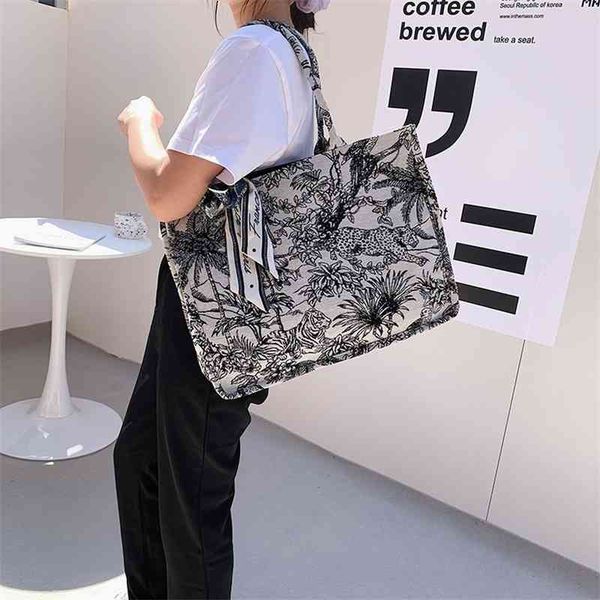 french large capacity women's shopping bag portable tote messenger bag 50% clearance sale
french large capacity women's shopping bag portable tote messenger bag 50% clearance sale