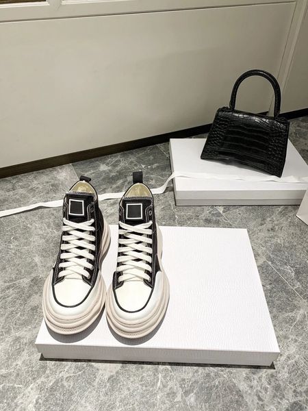 designer womens boots luxury black white lace-up thick bottom flat heel round head boots with box size 35-39
designer womens boots luxury black white lace-up thick bottom flat heel round head boots with box size 35-39