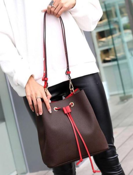 handbags purses fashion doodling women bags with old flower lady shoulder bag portable one shoulder messenger bag bucket bag
handbags purses fashion doodling women bags with old flower lady shoulder bag portable one shoulder messenger bag bucket bag
