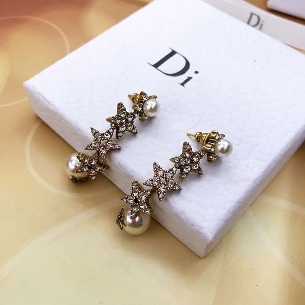 d family / dijia autumn and winter new five pointed star letter full diamond long earrings with net red color, Golden
d family / dijia autumn and winter new five pointed star letter full diamond long earrings with net red color, Golden