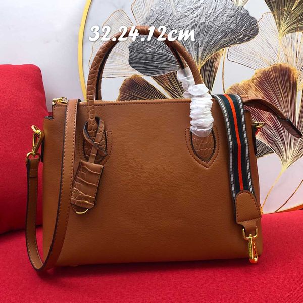 luxurys designers handbag womens shoulder bag designer handbags purses genuine real leather women messenger evening retro crossbody totes ba
luxurys designers handbag womens shoulder bag designer handbags purses genuine real leather women messenger evening retro crossbody totes ba