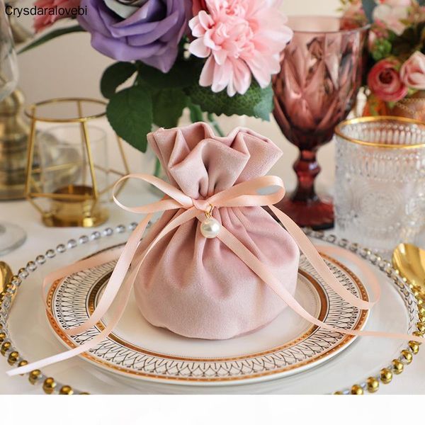 luxury packing drawstring velvet pouch sachet gift bag for jewelry wedding candy boxes with pearl string decor favors bags
luxury packing drawstring velvet pouch sachet gift bag for jewelry wedding candy boxes with pearl string decor favors bags