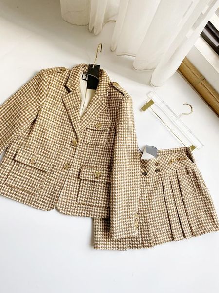 women's ski suit wool suit women's fleece short skirt woman jacket with skirt suits for women, White
women's ski suit wool suit women's fleece short skirt woman jacket with skirt suits for women, White