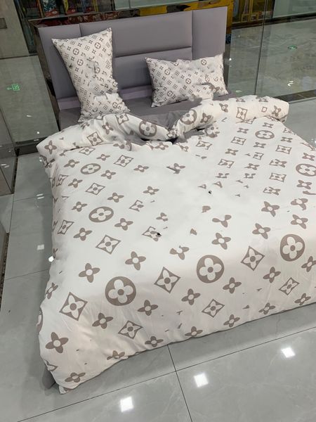 2020 white designer bedding sets velvet winter king size bed comforters sets cover size pillow cases black letter duvet cover set
2020 white designer bedding sets velvet winter king size bed comforters sets cover size pillow cases black letter duvet cover set