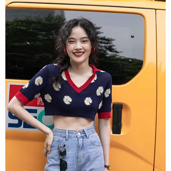 women's polos daisy print short shirt female streetwear hyun-a kim style sleeve clothes v neck cropped knitwear, White
women's polos daisy print short shirt female streetwear hyun-a kim style sleeve clothes v neck cropped knitwear, White