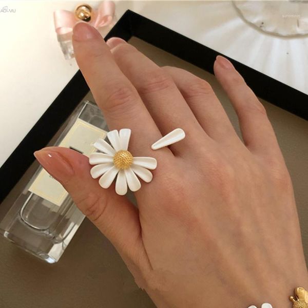 aomu 2020 korea small daisy flower open rings for women white paint wedding ring fashion jewelry gifts1, Slivery;golden
aomu 2020 korea small daisy flower open rings for women white paint wedding ring fashion jewelry gifts1, Slivery;golden