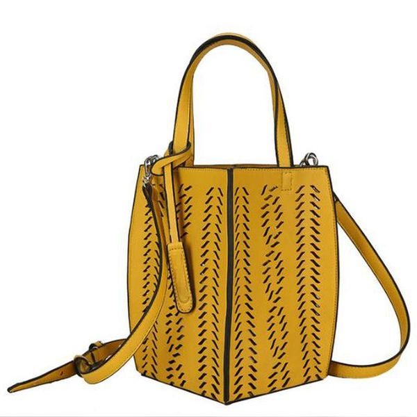 new-fashion chain shoulder messenger bag korean version of the wild wandering bag hollow shoulder fashion handbag
new-fashion chain shoulder messenger bag korean version of the wild wandering bag hollow shoulder fashion handbag