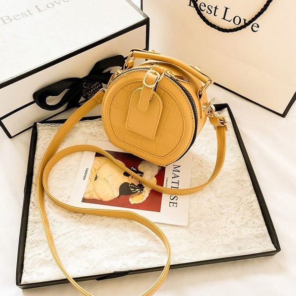 new fashion women's leather bag texture fashion small round bag foreign style portable straddle women's single shoulder
new fashion women's leather bag texture fashion small round bag foreign style portable straddle women's single shoulder