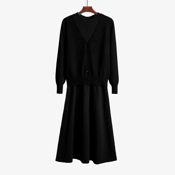 2021 new winter women's casual long sleeved cardigan + suspenders sweater vest two piece runway dress suit hgbi, Black;white
2021 new winter women's casual long sleeved cardigan + suspenders sweater vest two piece runway dress suit hgbi, Black;white